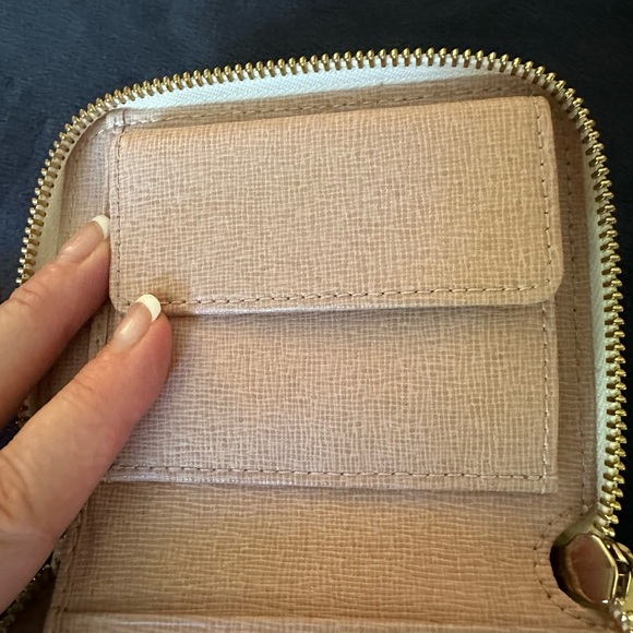 Furla Compact Ziparound Wallet in Cream. EUC. - Picture 5 of 9